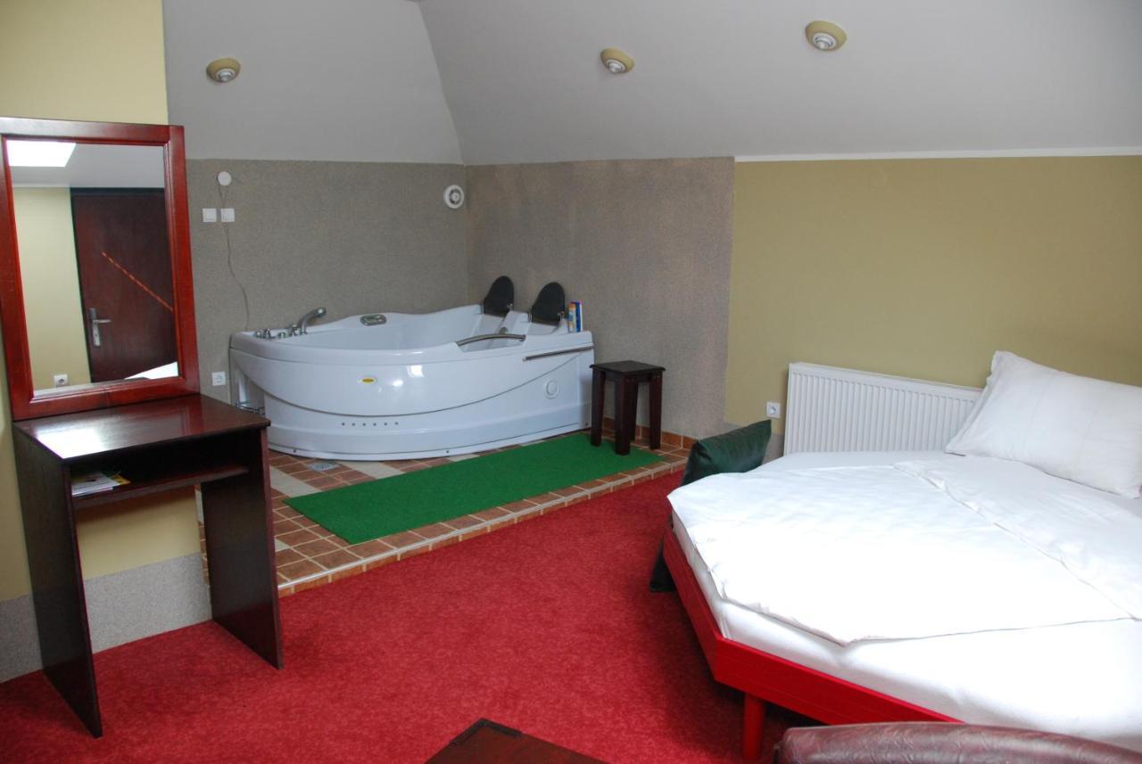 Hotel Vila Mitic Luxx Spa Centar Leskovac  Room photo